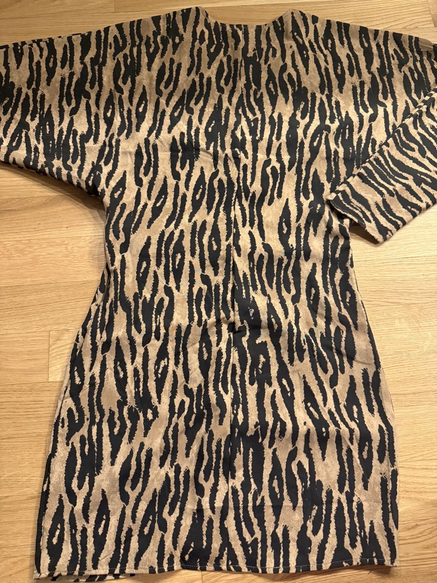 H&M Kleider: H&M Zebra Kleid Grösse S – Neu (gemäss Beschreibung) aus Zürich von Koller.S 2