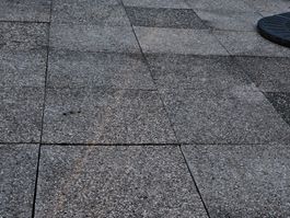 Dalles de terrasse en béton gravillonné