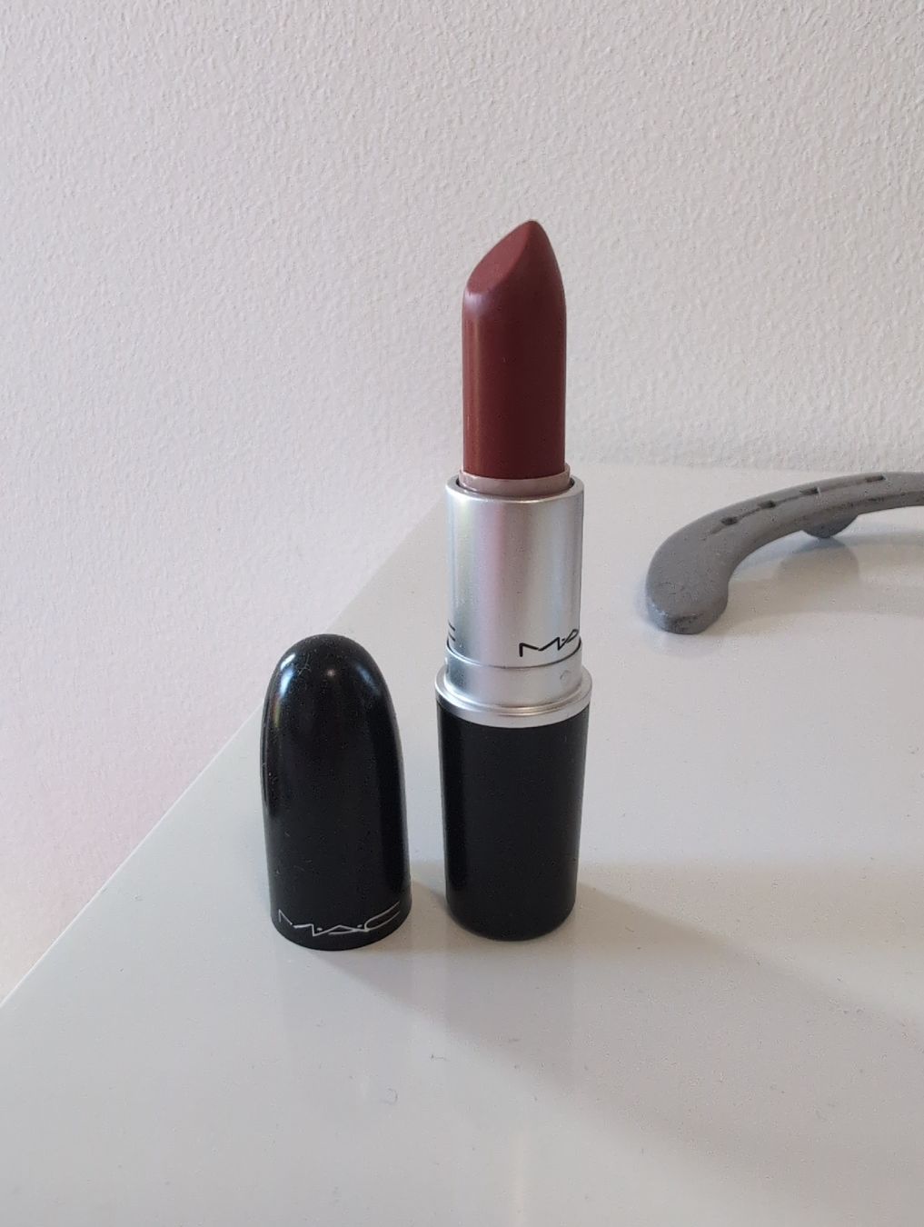 Mac Cosmetics Make-up: Rossetto MAC Russian red – Usato da S. Pietro venduto da van_2826