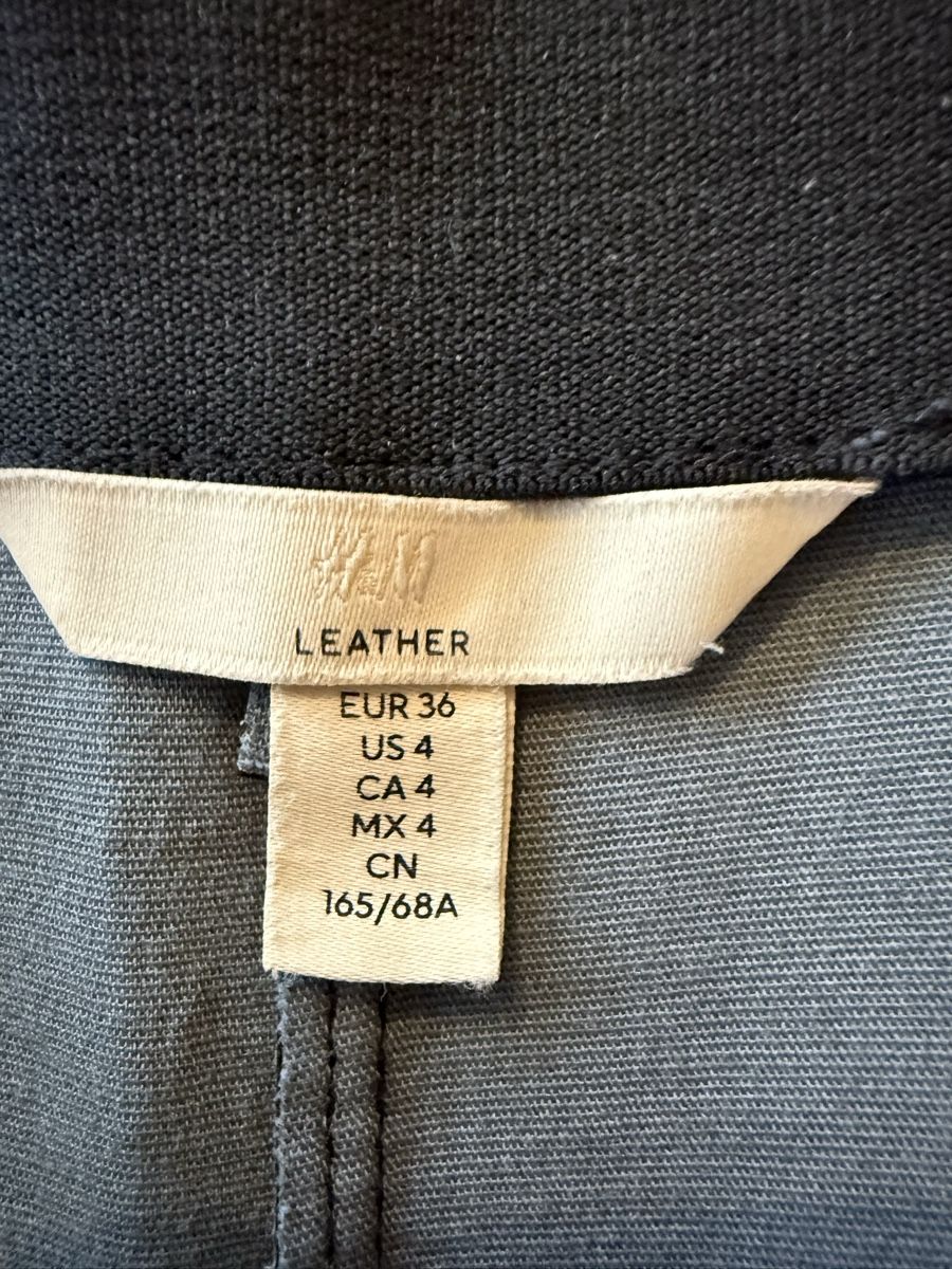H&M Pantaloni: High-waisted leather pants – Usato da Zürich venduto da Sven1968 5