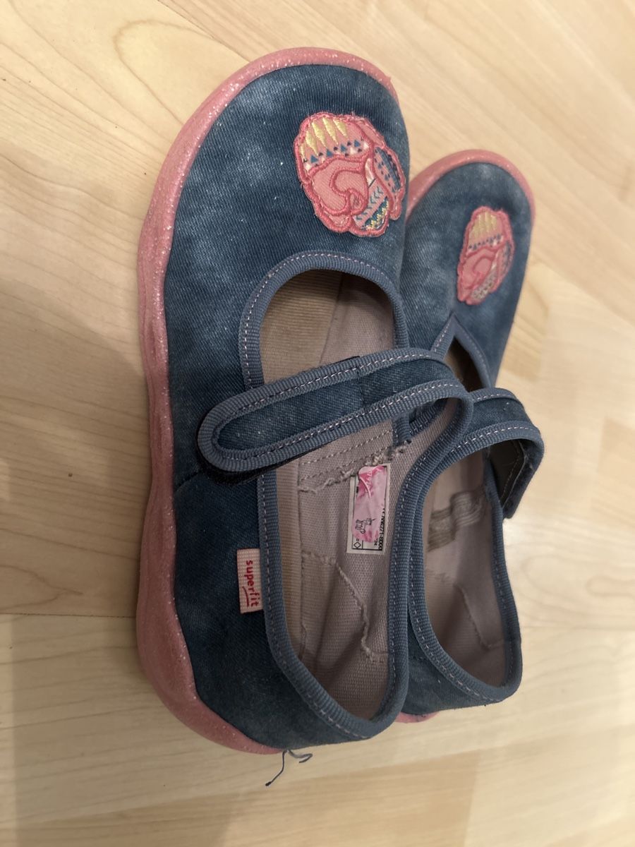Superfit Scarpe per ragazze: SuperFit Hausschuhe Gr. 33 – Usato da Erlenbach ZH venduto da milalond 1