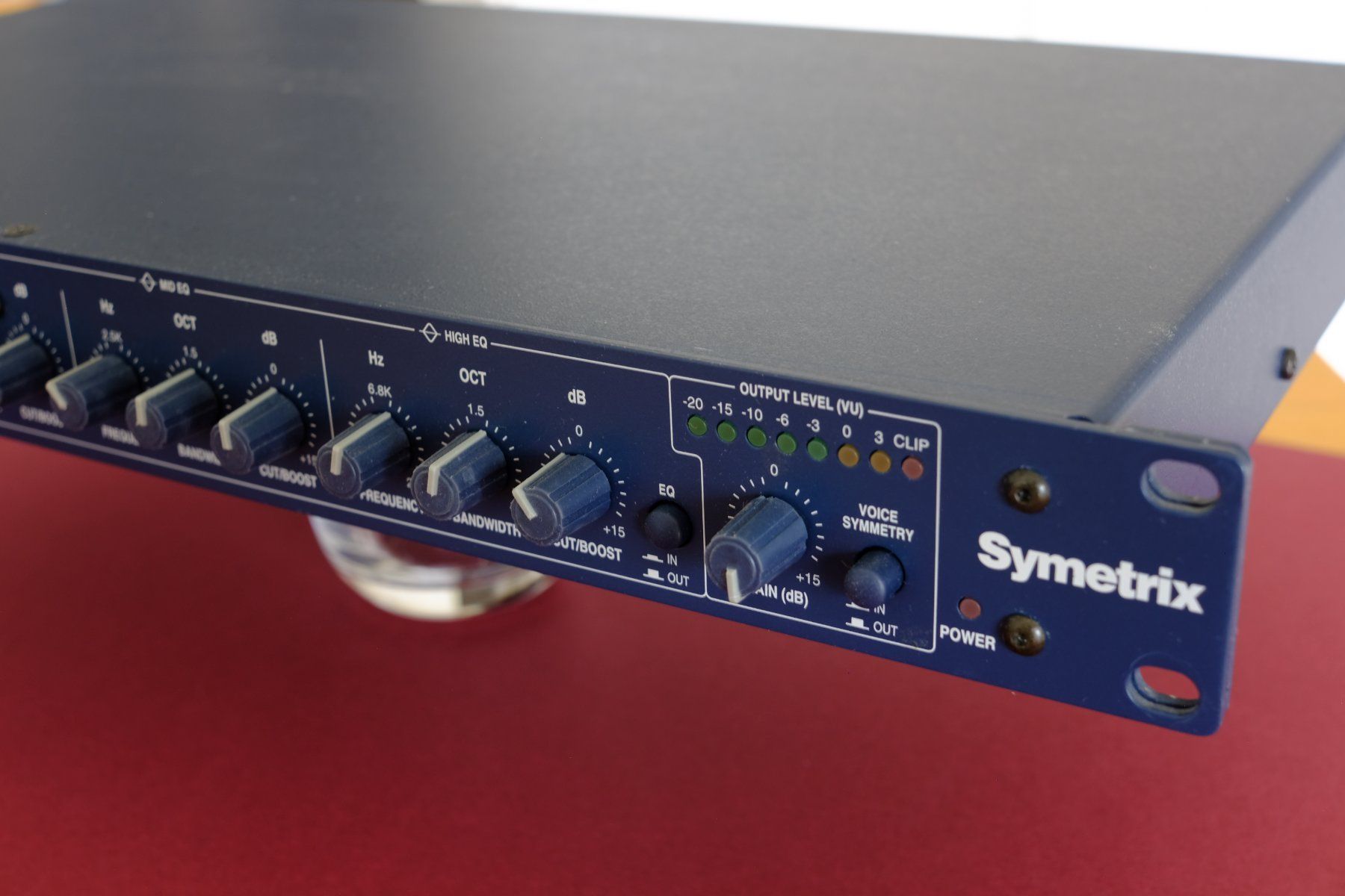 Egaliseurs: Symetrix 528E Voice Processor – D'occasion à Bulle par Vollbeat 1