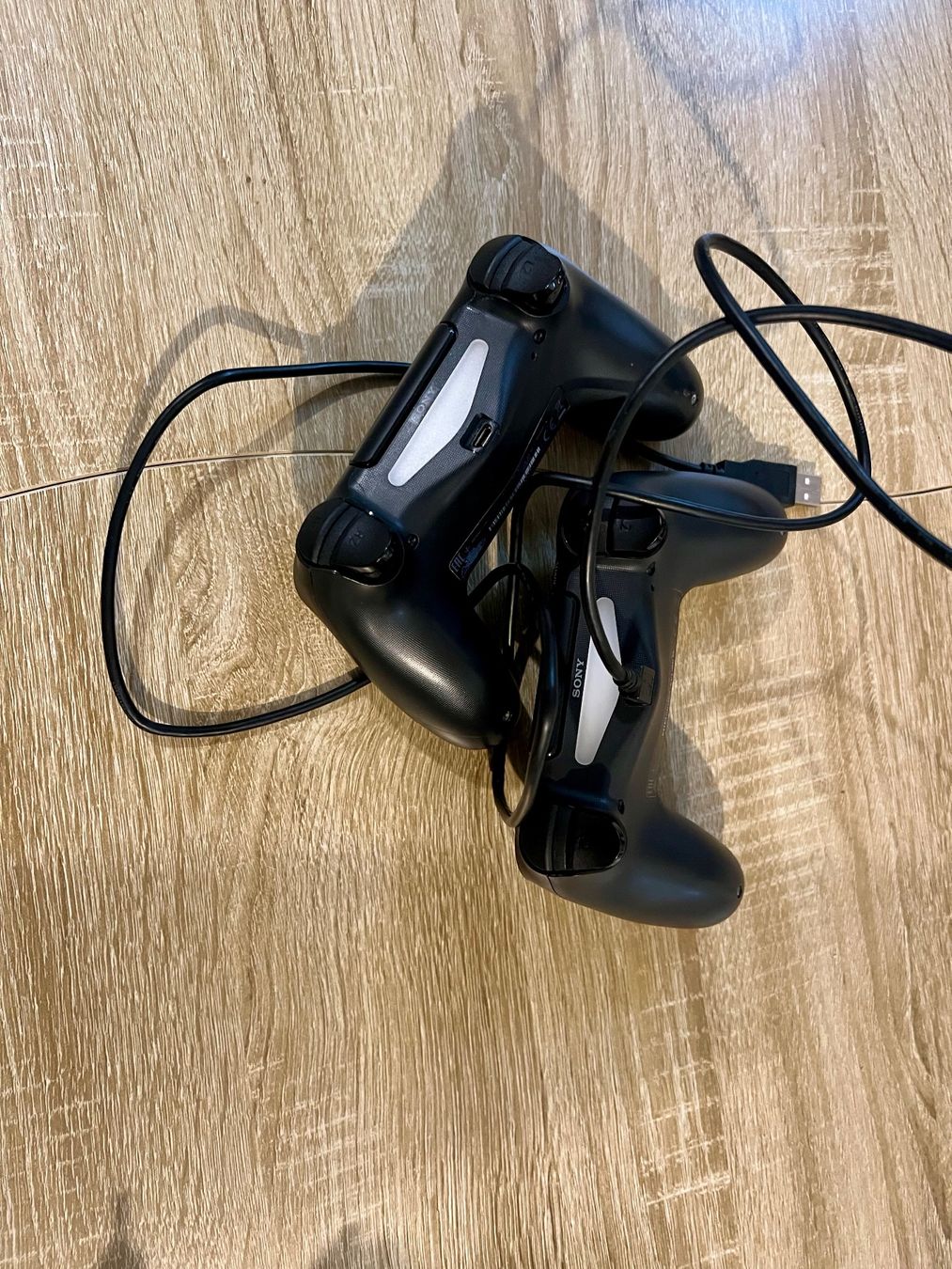 Sony Controller: Pack 2 Stk. PS4 Controllern – Gebraucht aus Zürich von T.E.B 4