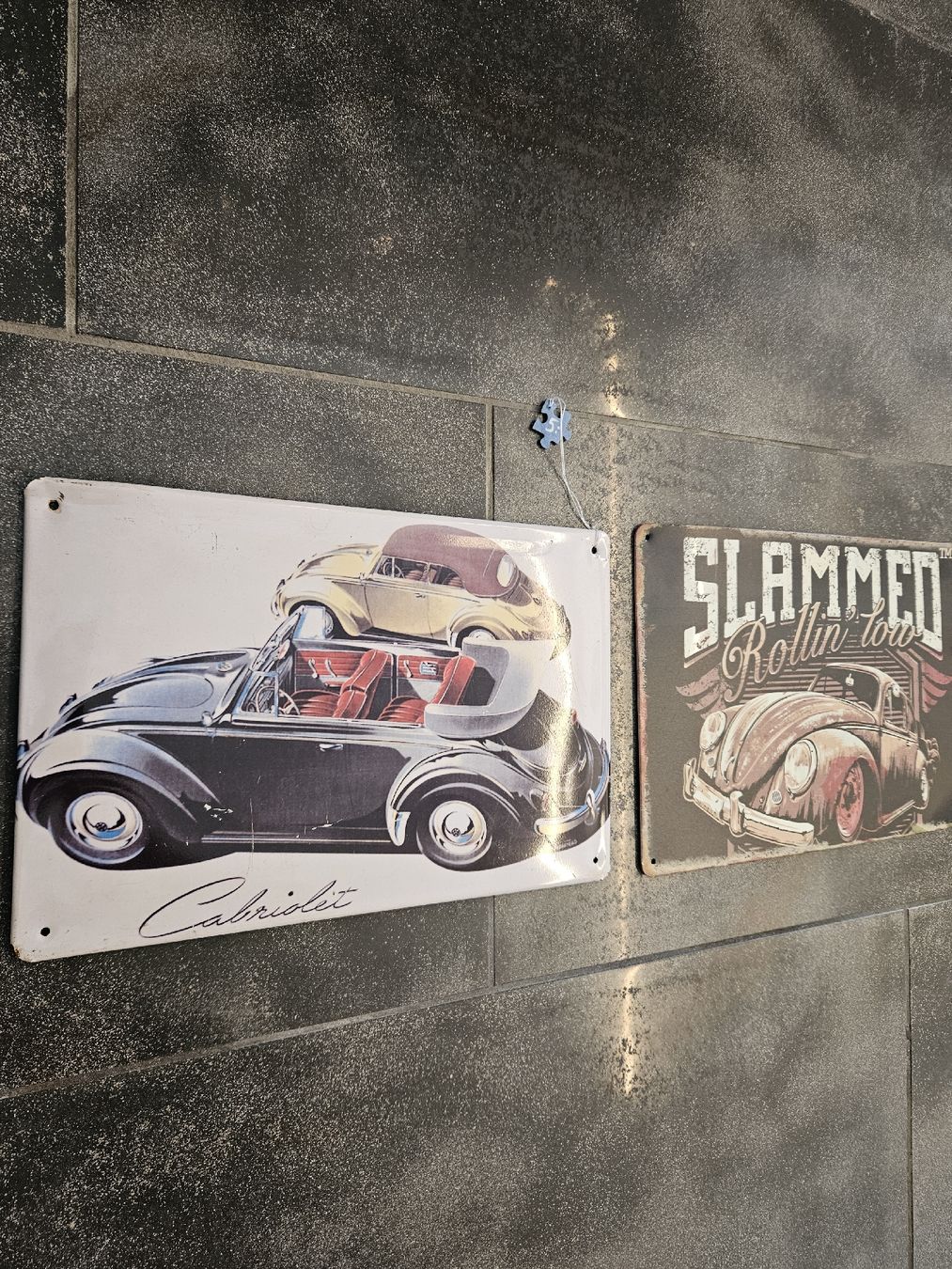 Volkswagen Insegne: Blechschild Retro VW Käfer Cabriolet "Slammed Rollin' low" – Usato da Anwil venduto da tamoos