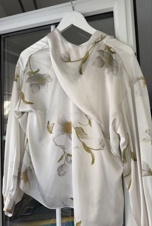 Damen Bluse Zara floral Grösse L NEU