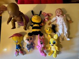 Lot de 2 poupées 5 peluches et 8 habits