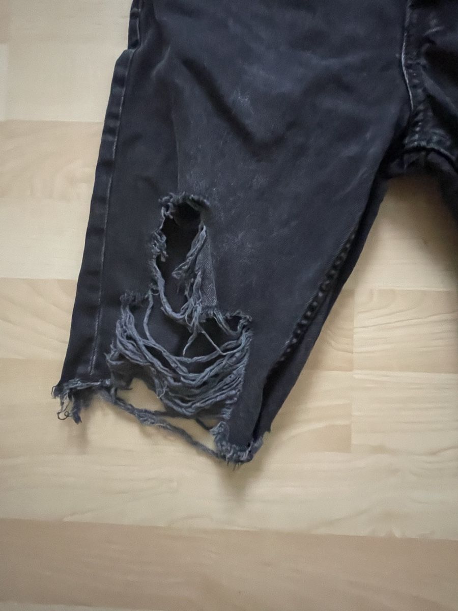 Jeans: Schwarze Destroyed Jeans Shorts Gr. 28 – Usato da Langendorf venduto da PetLuna 5