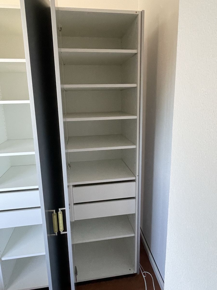 Armadi: Silbriger Schrank 3 türig – Usato da Münsingen venduto da lar_98wg 3