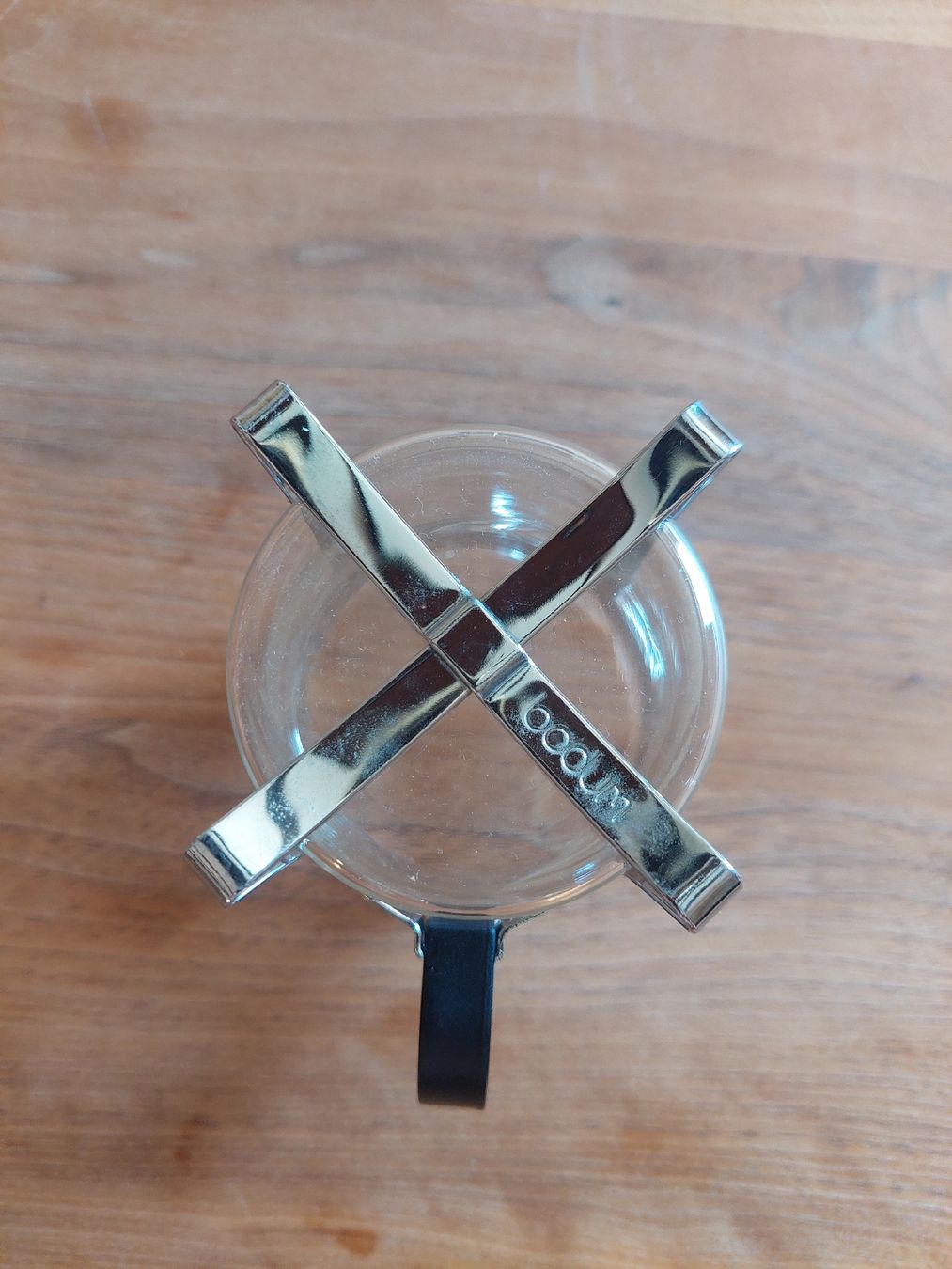 Caraffe: Bodum Milch/-Glaskännchen mit Griff und Metallgestell – Usato da Brunnen venduto da Livianda 3