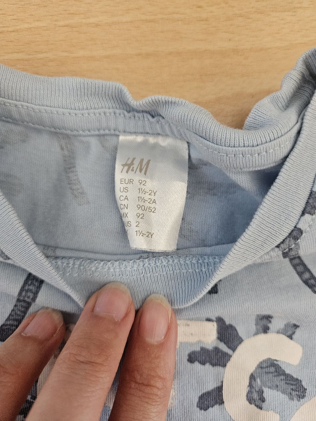 H&M Chemises, T-shirts & Polos: T-Shirt 92 – D'occasion à Zürich par Kris8050 4