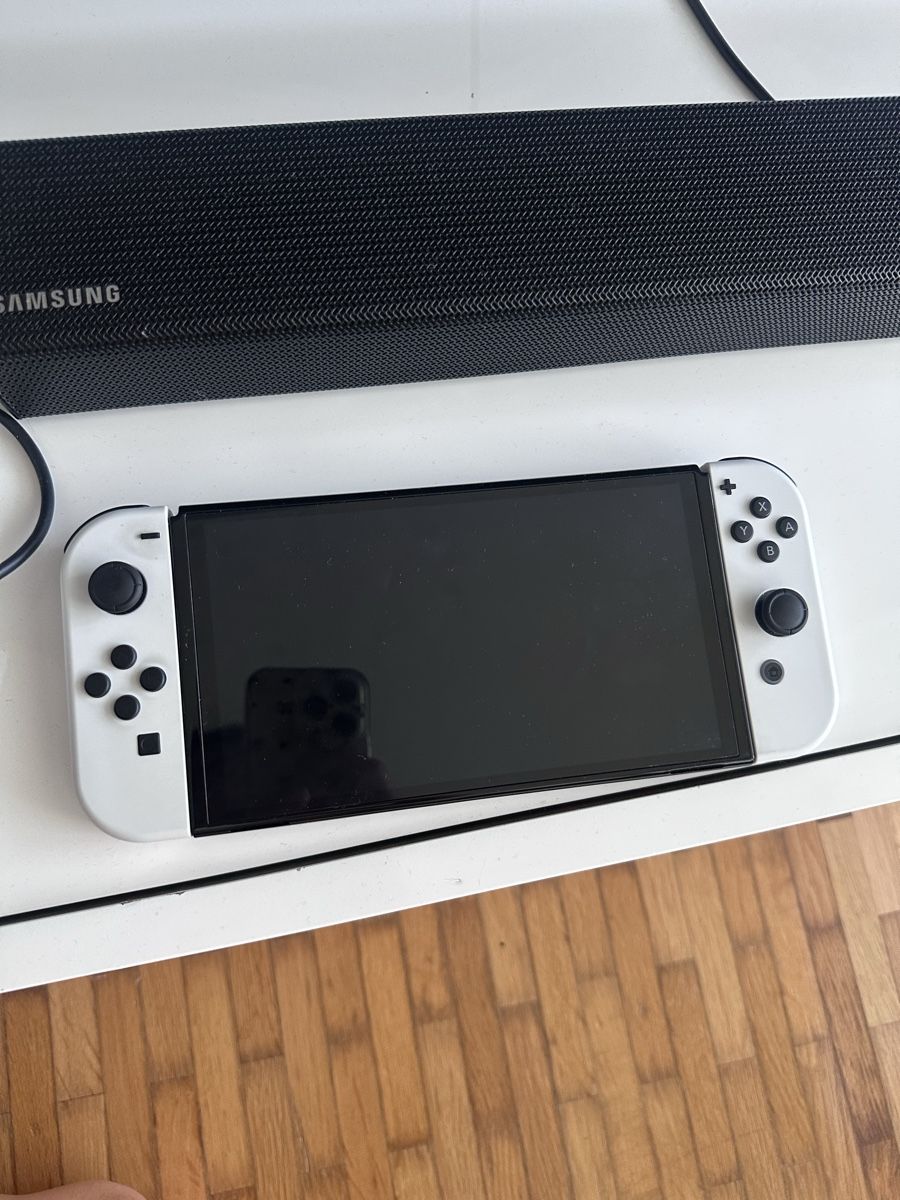Nintendo Console: Nintendo Switch OLED (Weiss) Inkl. Tasche – Usato da Jona venduto da Lulu3105 1