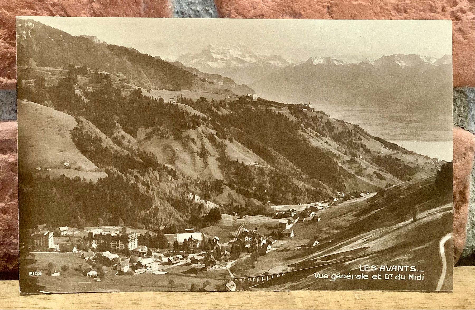 Cartes postales: LES AVANTS - Vue générale & Dent du Midi – D'occasion à Root par ENGLAND-TREASURES