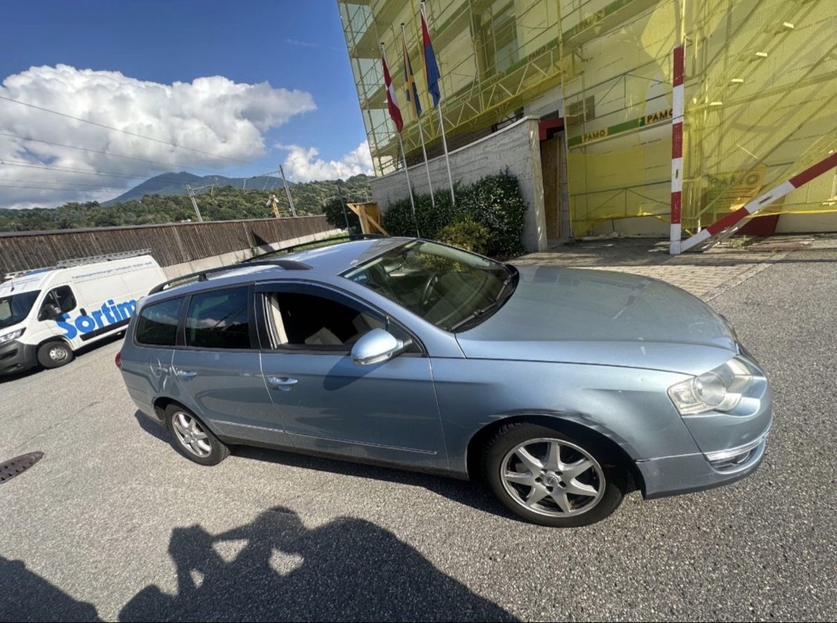 VW Automobili: Volkswagen Passat Variant 2.0 FSI 2006 – Difettoso da Camignolo venduto da dom_95sp 1