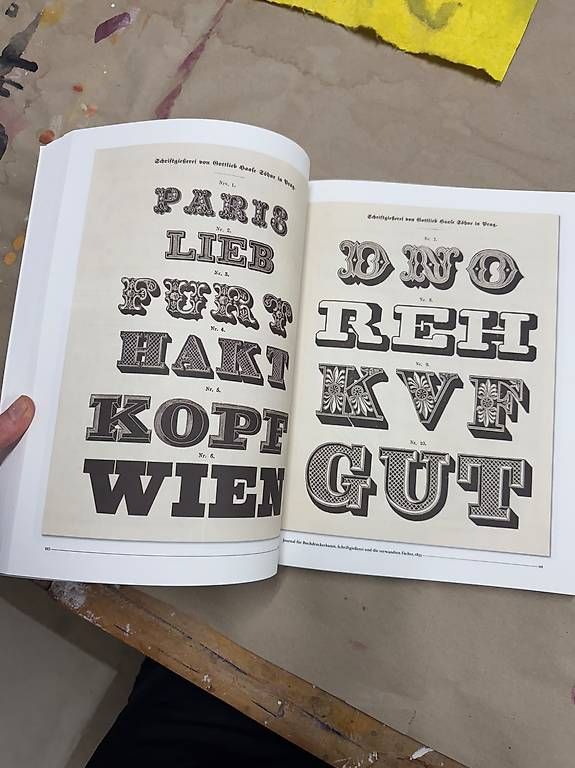 Libri: History of visual typefaces and graphic styles – Usato da Zürich venduto da fienne 3