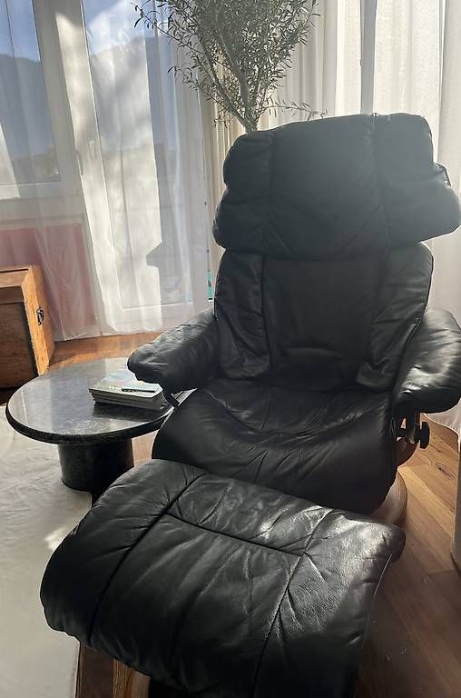 Stressless Poltrone: Stressless Sessel Reno M - dunkelblau – Usato da Oberschan venduto da Jannee