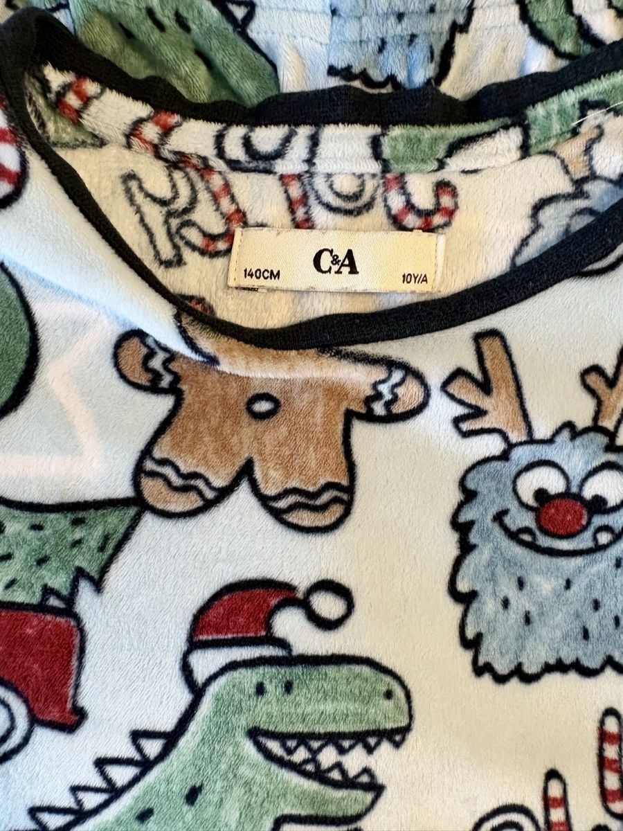 C&A Pigiama & Simili: C&A Pyjama Set Weihnachtsmuster Grösse 140 – Usato da Zürich venduto da nadin.nadin2 1