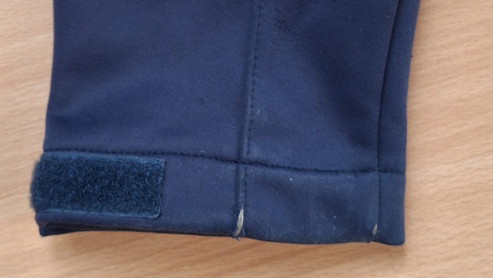 Giacche: Softshell Jacke dunkelblau mit Reissverschluss – Usato da Wettingen venduto da Egro2 2