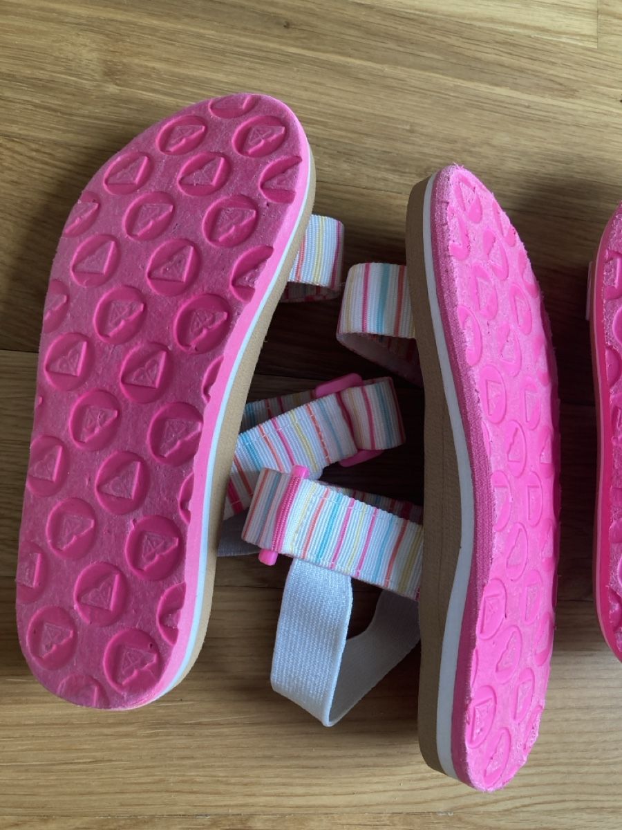 Roxy Chaussures filles: Roxy Sandalen gestreift Grösse 27 – D'occasion à Staad SG par gab_7dr9 5