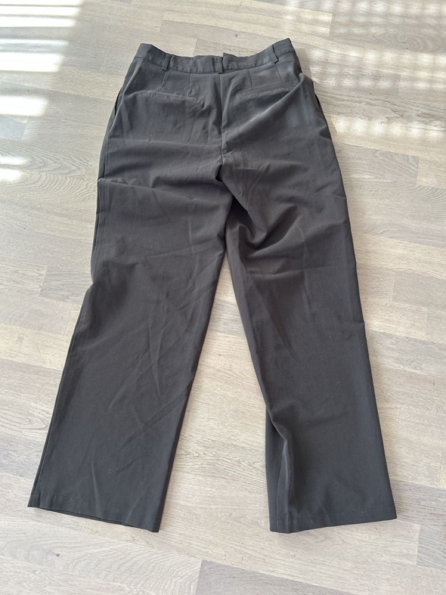Pantalons: Dunkelbraune schlaghose  – D'occasion à Adlikon b. Regensdorf par Huegeler 2