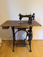 Nähmaschine Phoenix mit gusseisernem Gestell antik