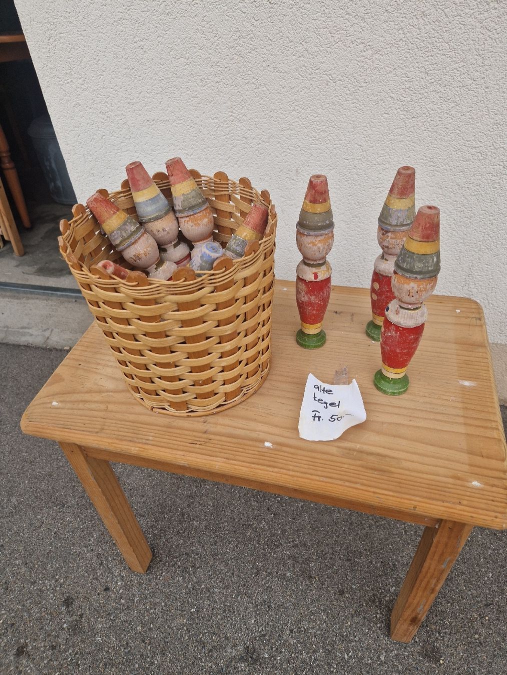 Statuette: Alte Kegel Set Holz farbig gebraucht mit Korb – Usato da Mörigen venduto da Clio111 6
