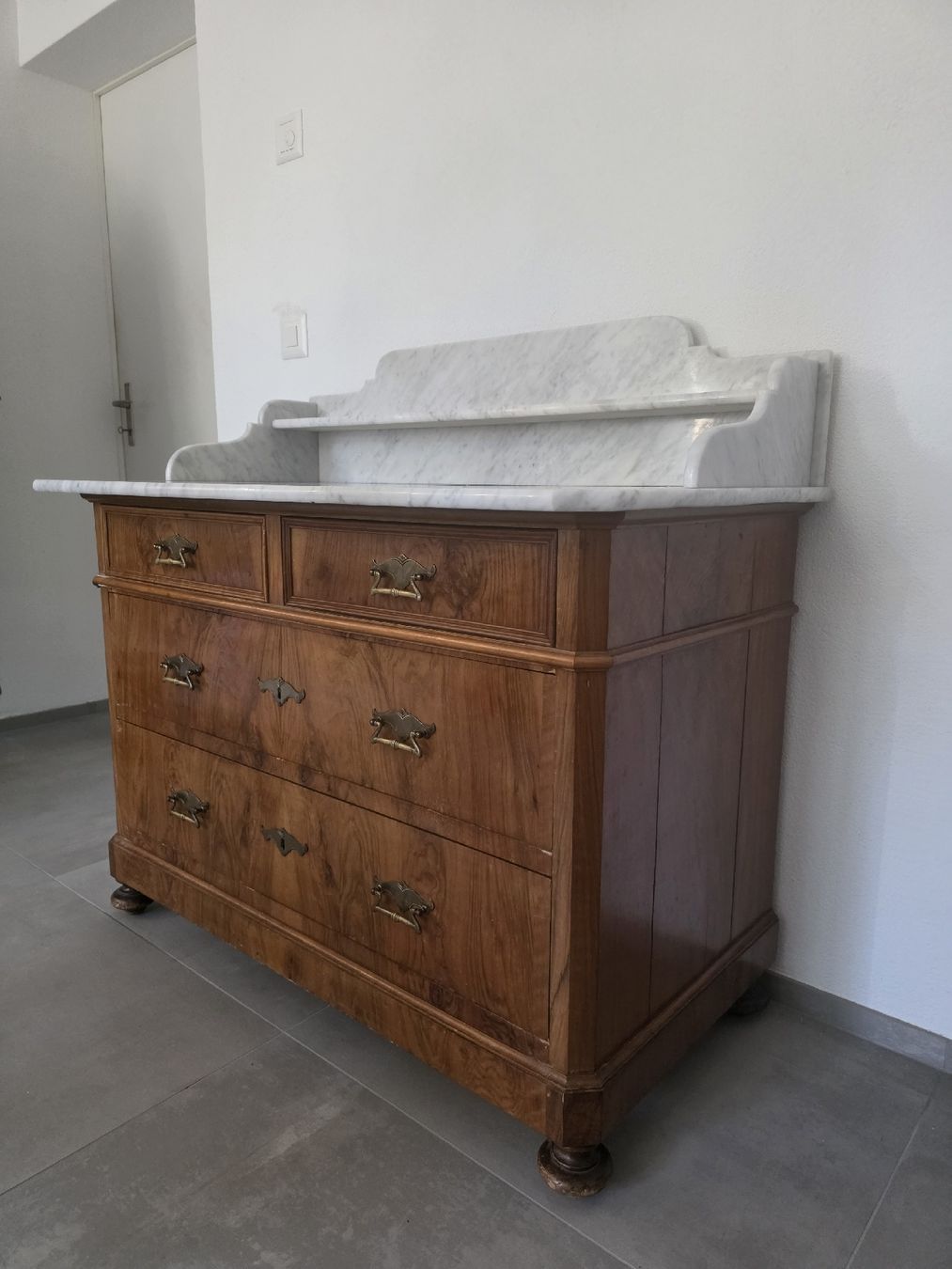 Cassettiere: Antike Kommode Holz mit Marmorplatte  – Usato da Rothrist venduto da rsu_96pl 2