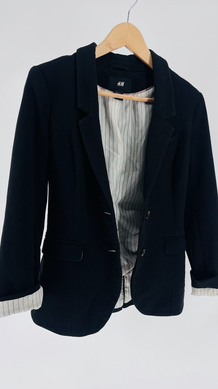 H&M Completi & Tailleur: Schwarzer H&M Blazer, Grösse 36, Top Zustand – Usato da Oberurnen venduto da Kokosbluete 1