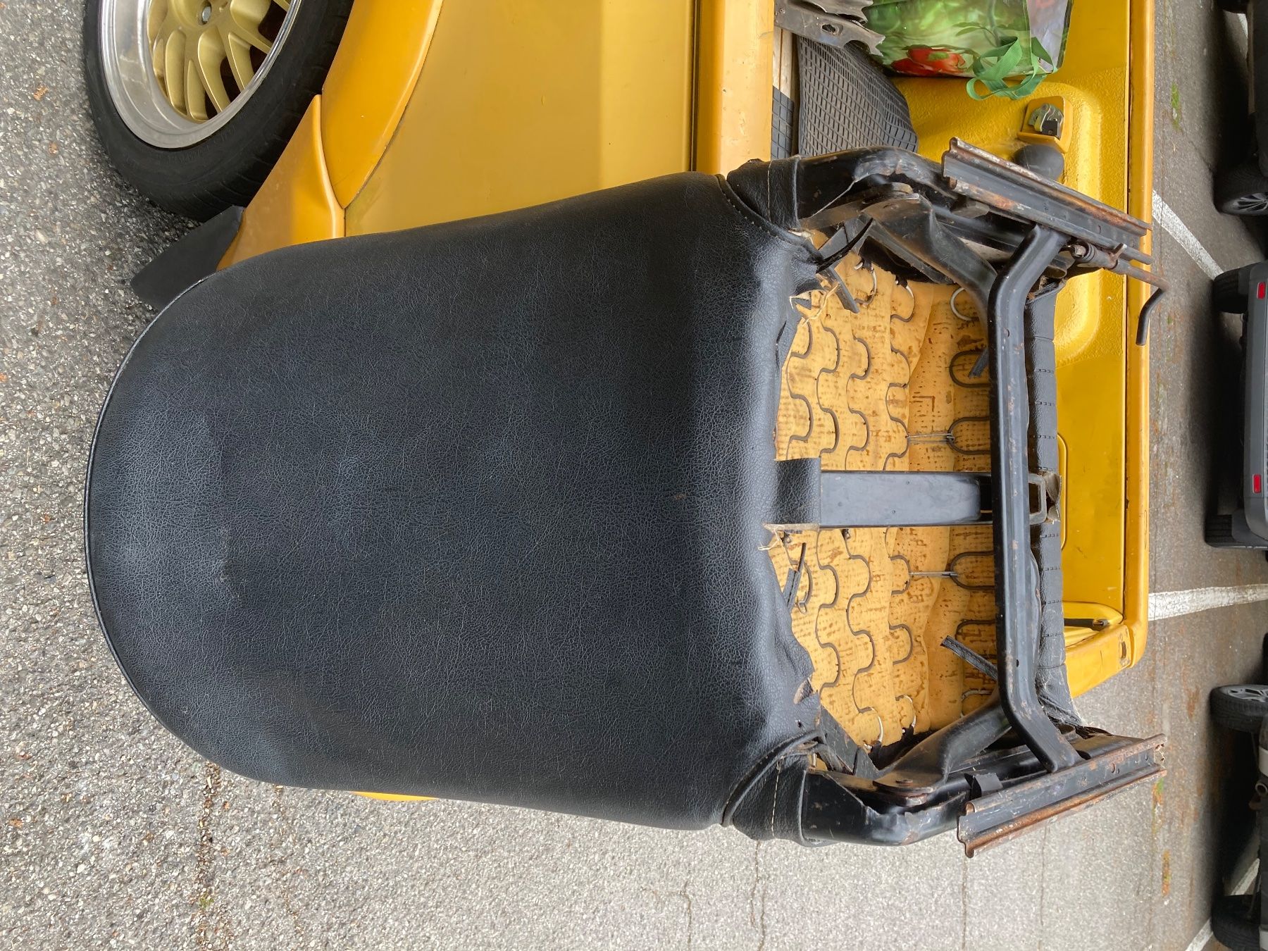 Fiat Tutti pezzi di ricambio auto: Fiat 126 sièges et banquette noire – Usato da Versoix venduto da Jeannot57 4