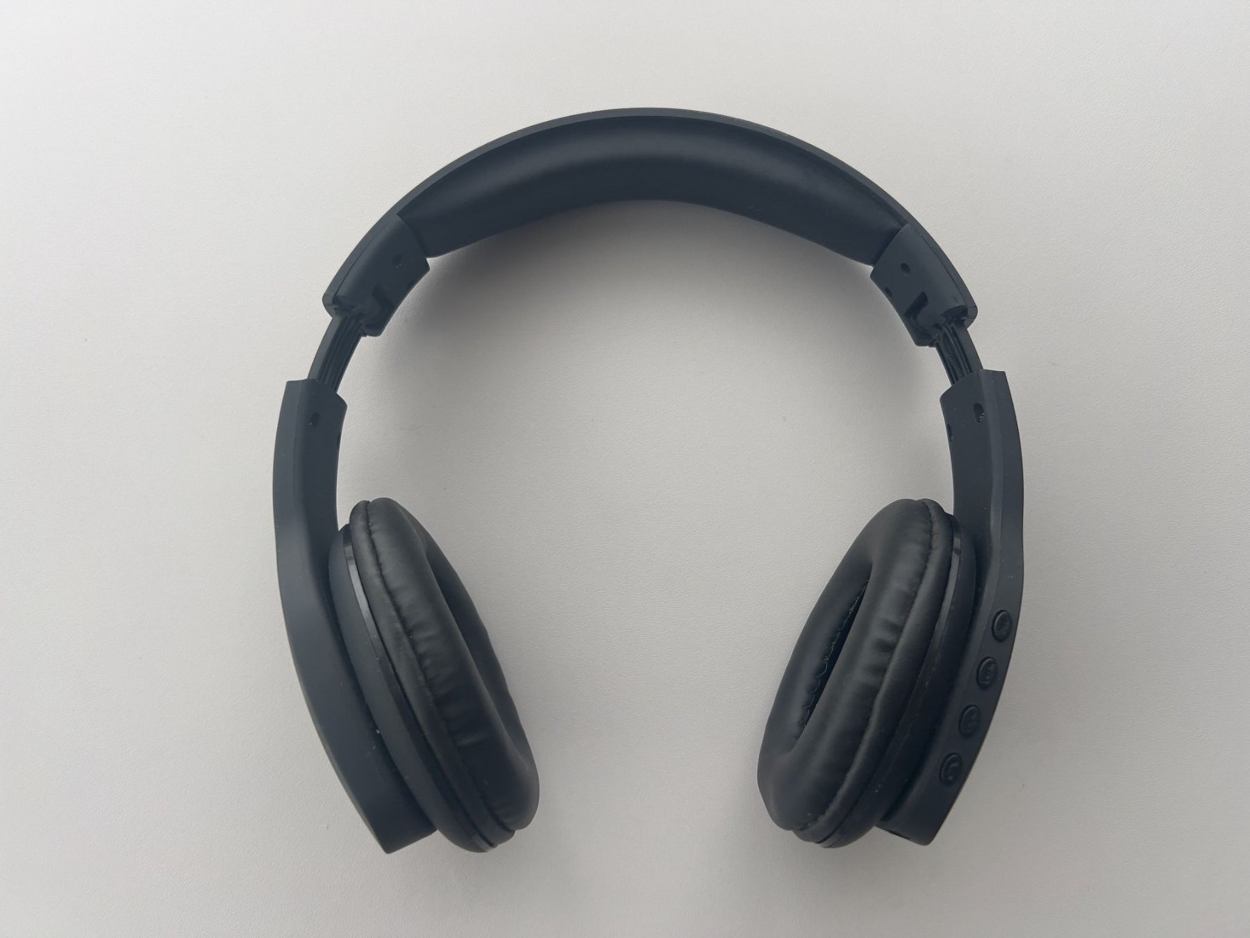 Kopfhörer: KOMC Bluetooth Headset – Top Zustand, mit Anleitung, super e – Gebraucht aus Richterswil von Krouvine