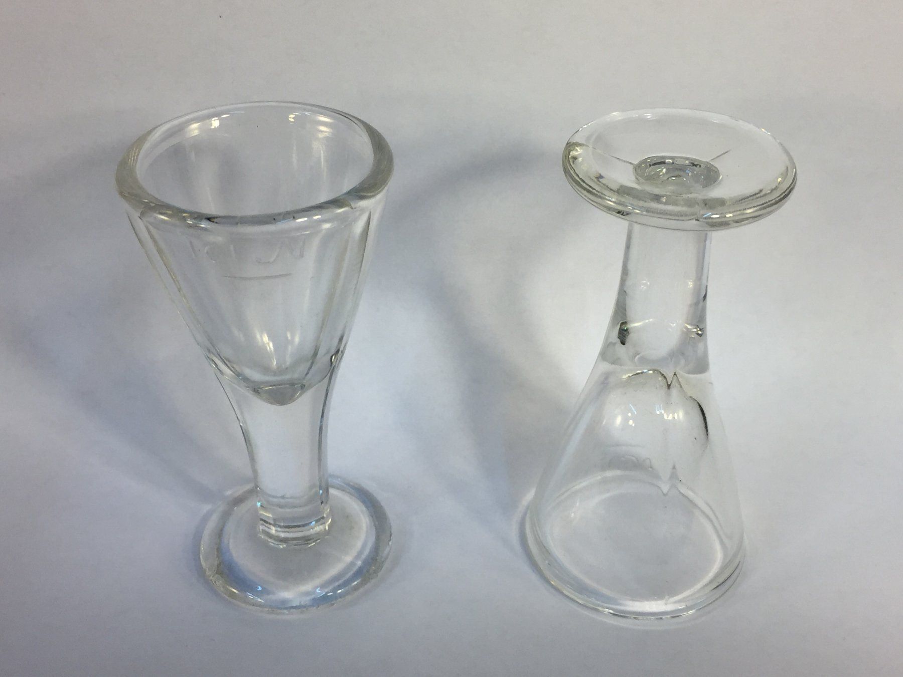 Bicchieri: Vintage 2 Pressed Schnaps/Likörgläser – Usato da Schaffhausen venduto da vintageville 8