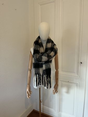Zara Scarf, Black and Beige, Checkered Pattern, Winter