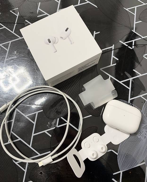 Cuffie: AirPods Pro (1) – Usato da Collombey venduto da luvlp 1