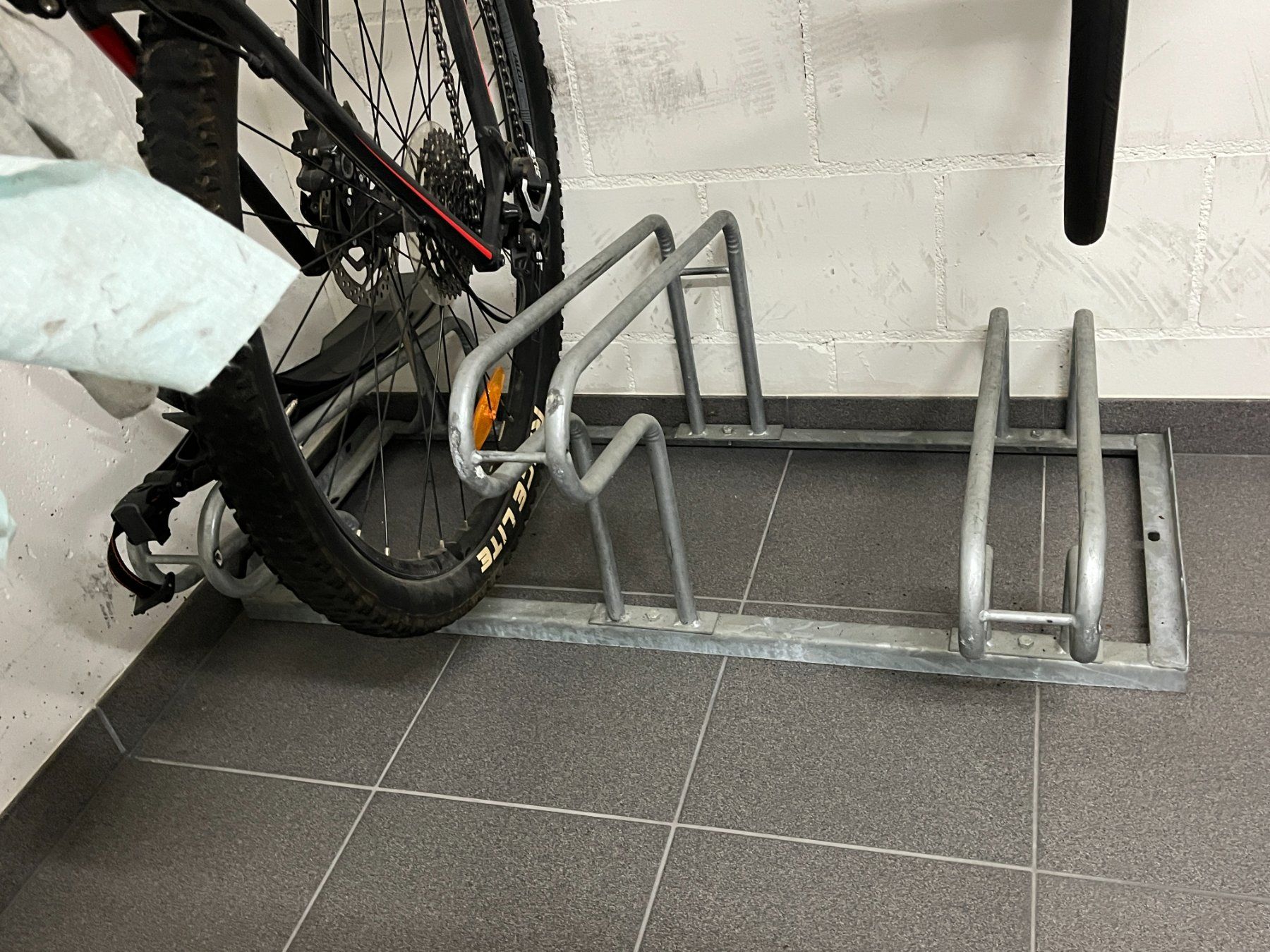 Cavalletti per biciclette: Veloständer 3-er – Usato da Buttwil venduto da Chiaraalina