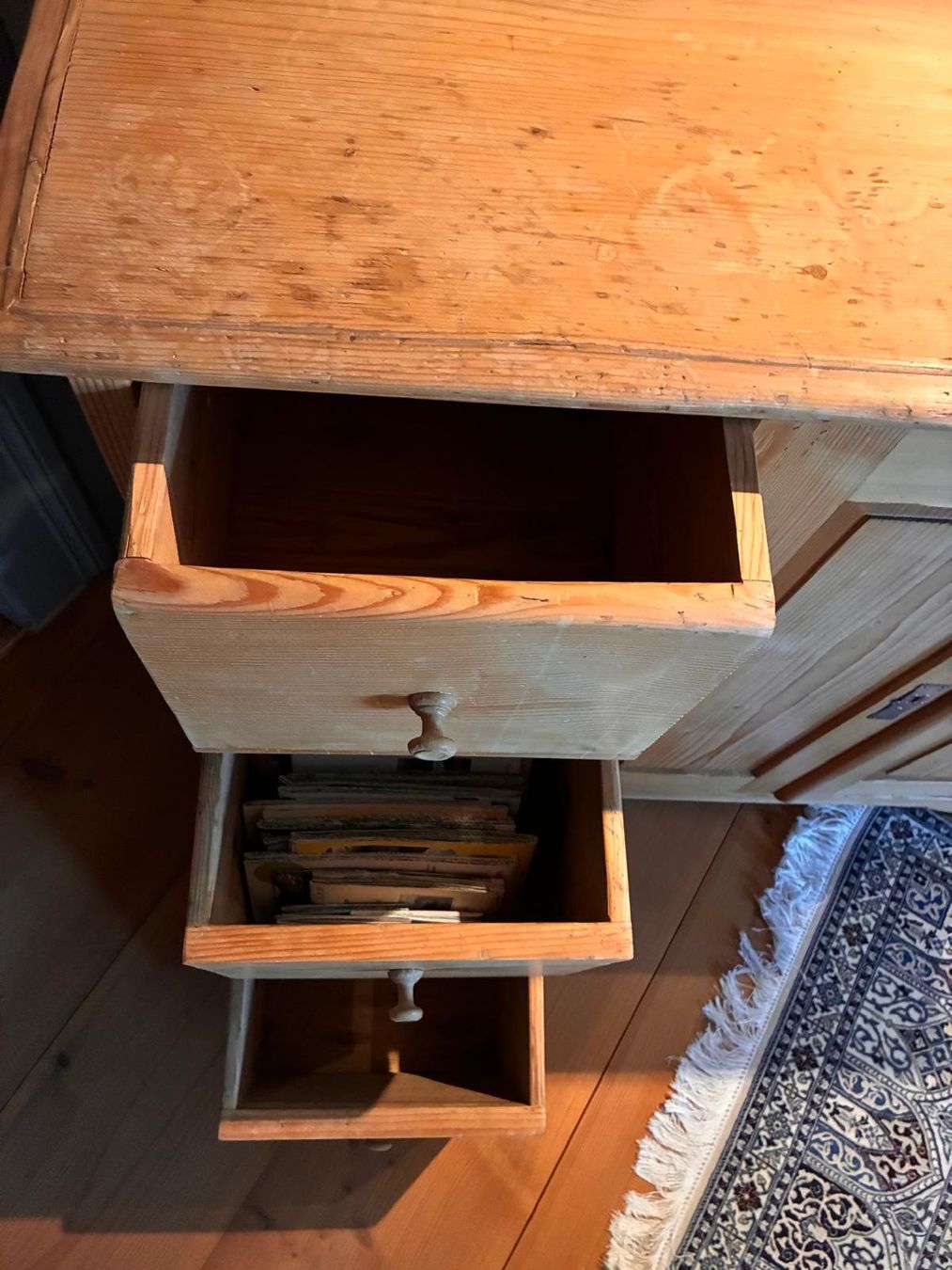 Kommoden: Holz-Kommode mit Vitrinenaufsatz – Gebraucht aus Löhningen von inf_l89d 2