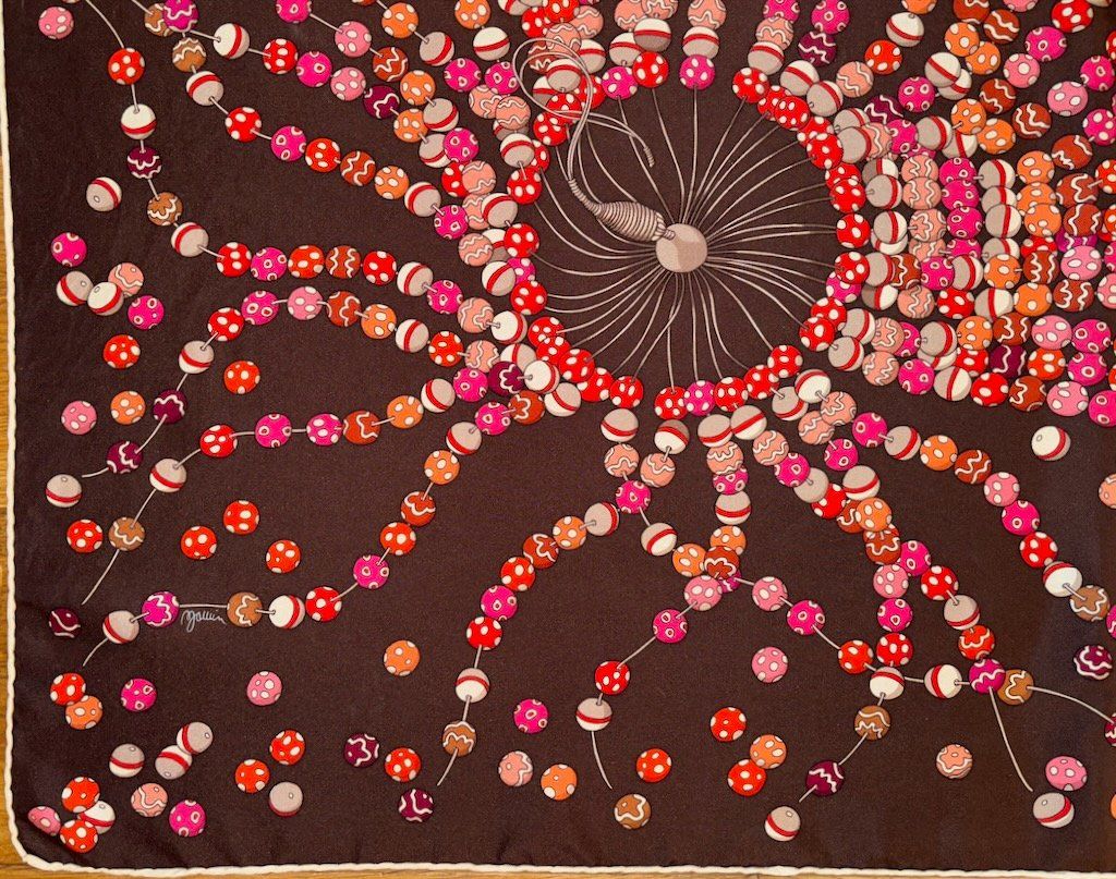 Hermès Foulards, Tücher & Schals: HERMES Foulard "DANCING PEARLS" – Gebraucht aus Zürich von Libraco 1