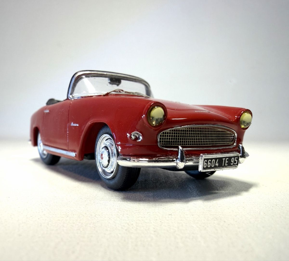 Simca Modellini d'auto: Starter Simca Aronde Océane Cabriolet 1958 1:43 mit Vitrine – Nuovo (secondo la descrizione) da Rombach venduto da vir_2dsd 1