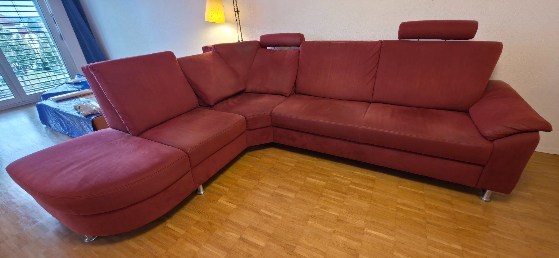 Divani: Premium-Sofa, bordeauxrot, abholbar ab 23.8. – Usato da Brüttisellen venduto da hieronymus02 2