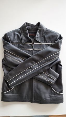 Schwarze Echtlederjacke, Grösse M, Top Zustand!