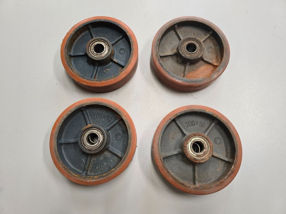 4x neu aufgezogene Industrierollen Gummi 200x50mm ab 1.- (Gebraucht) in ...
