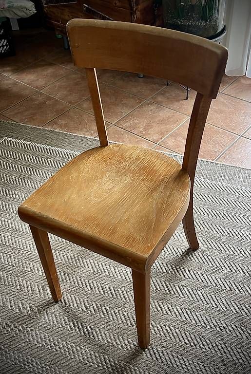 Stühle: Robuster Stuhl - retro – Gebraucht aus Büren an der Aare von tadowa