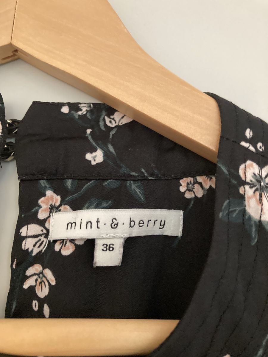 Mint & Berry Top: Mint & Berry Top, Schwarz, Blumenmuster, Gr. 36, Sommer – Nuovo (secondo la descrizione) da Schlieren venduto da cotopaxi06 3