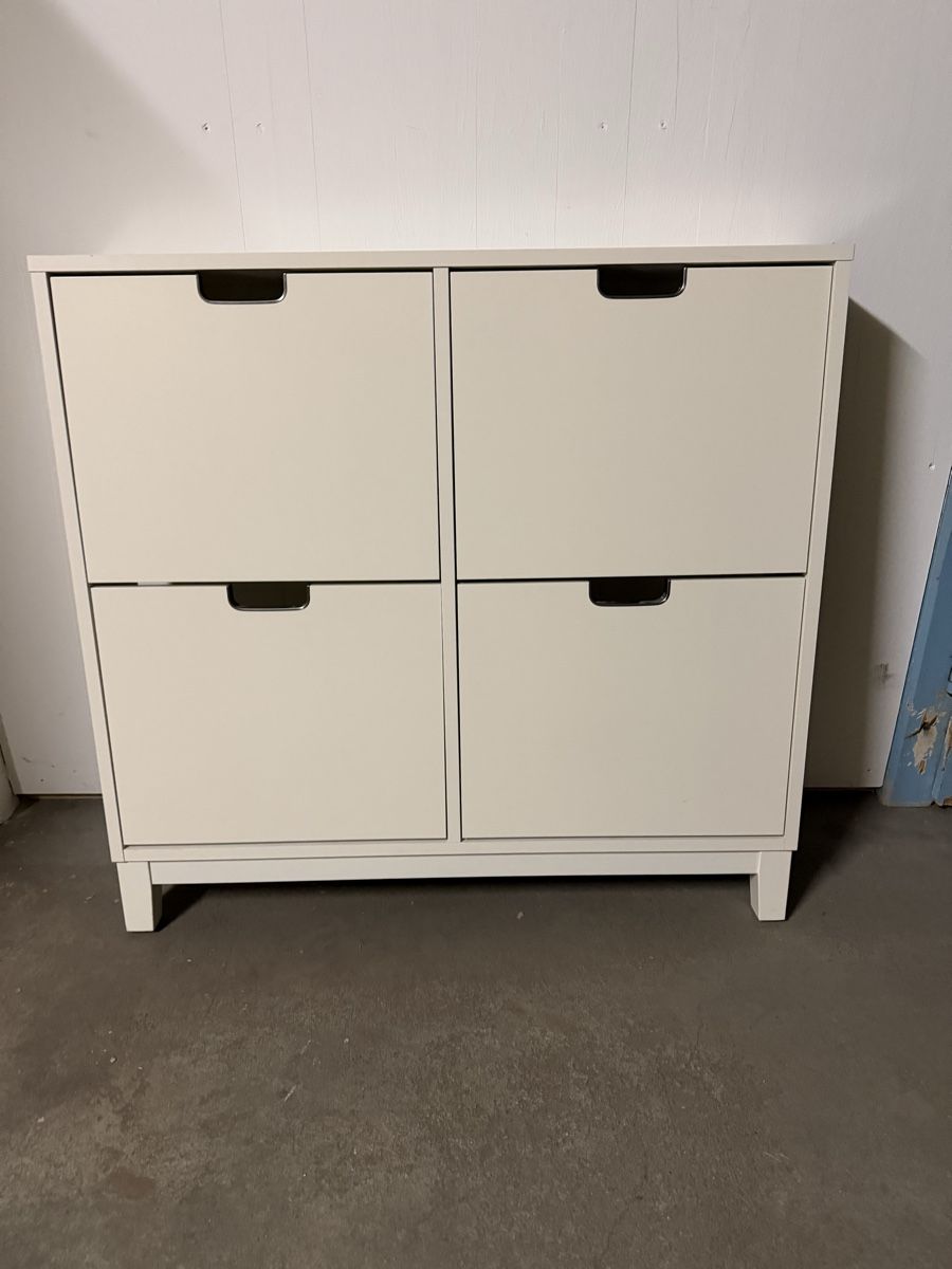 Schränke: Schuhschrank von Ikea, weiss, 4 Fächer – Gebraucht aus Domat/Ems von 7013Carrera