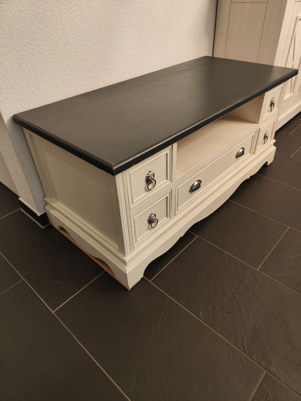 Mobili TV: Rustikaler TV-Tisch / Sideboard mit Schubladen und Ablage – Usato da Emmen venduto da Mocck 2
