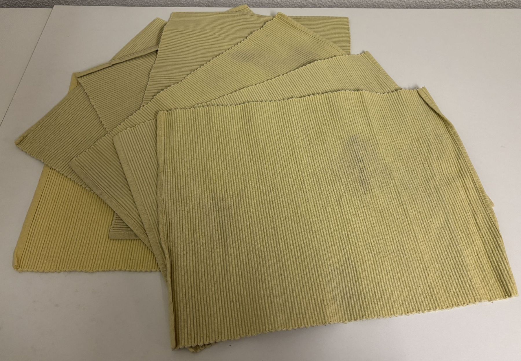 Tavoli: 6x Tischset Gelb – Difettoso da Buchs AG venduto da SellAndBuyX 1