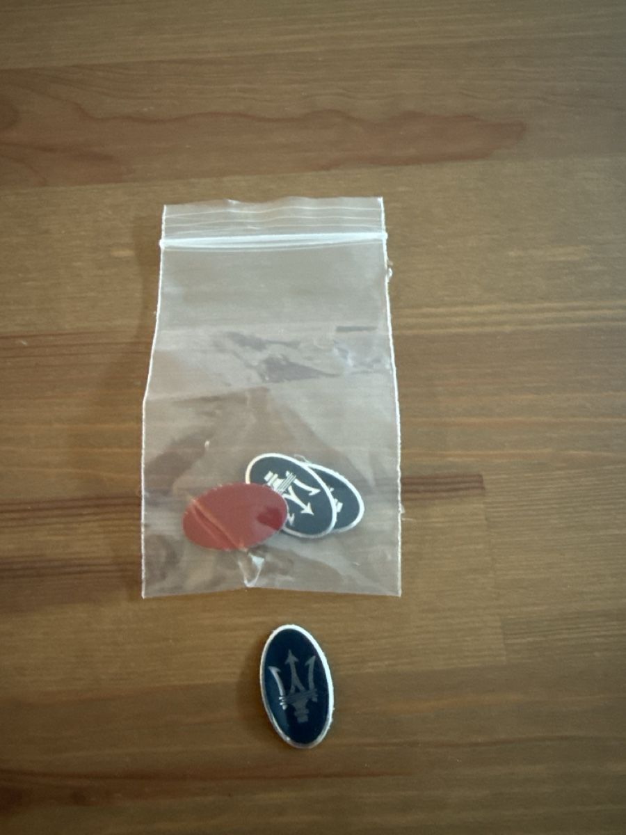Maserati Tutti pezzi di ricambio auto: 4 Maserati Schlüssel logo – Nuovo e nell'imballaggio originale da Grenchen venduto da Leonardo29