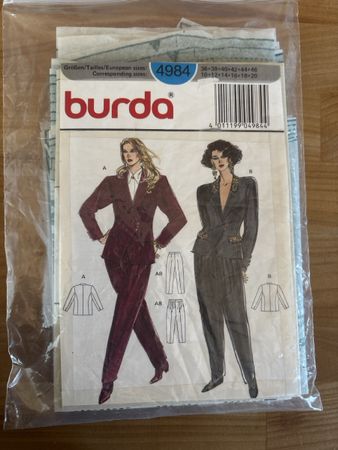 Schnittmuster für Damen Kleider