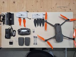 DJI Mavic 2 Zoom Drohne mit Flymore Combo guter Zustand
