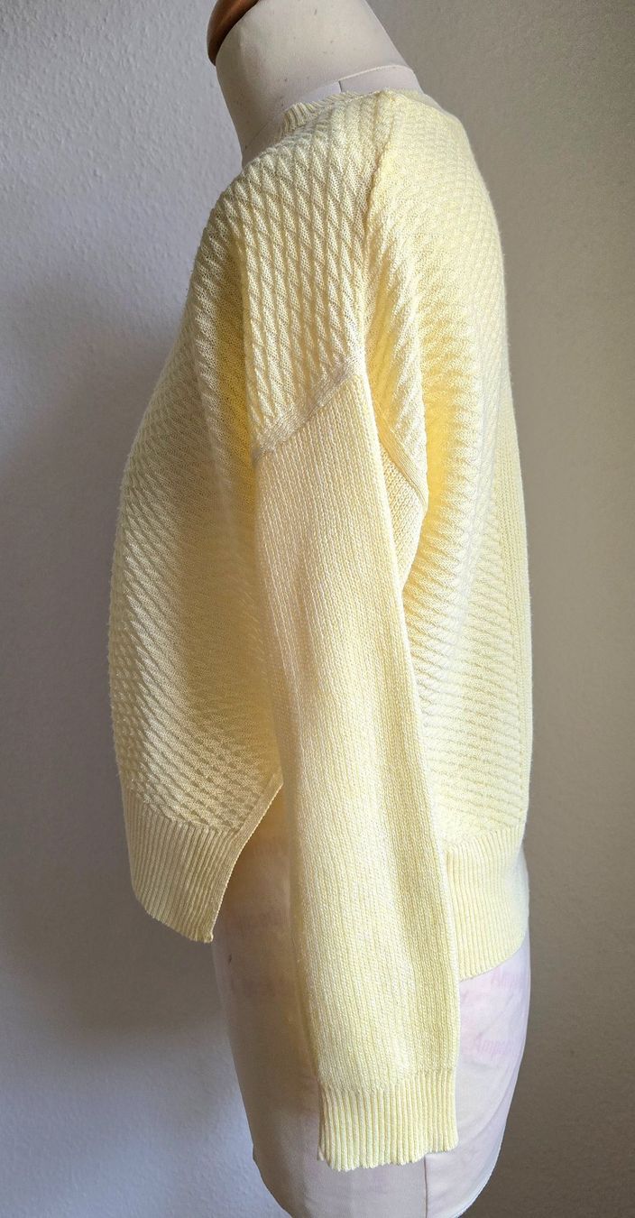 Top: Pull léger jaune pâle taille XS – Usato da Genève venduto da Saleena 4