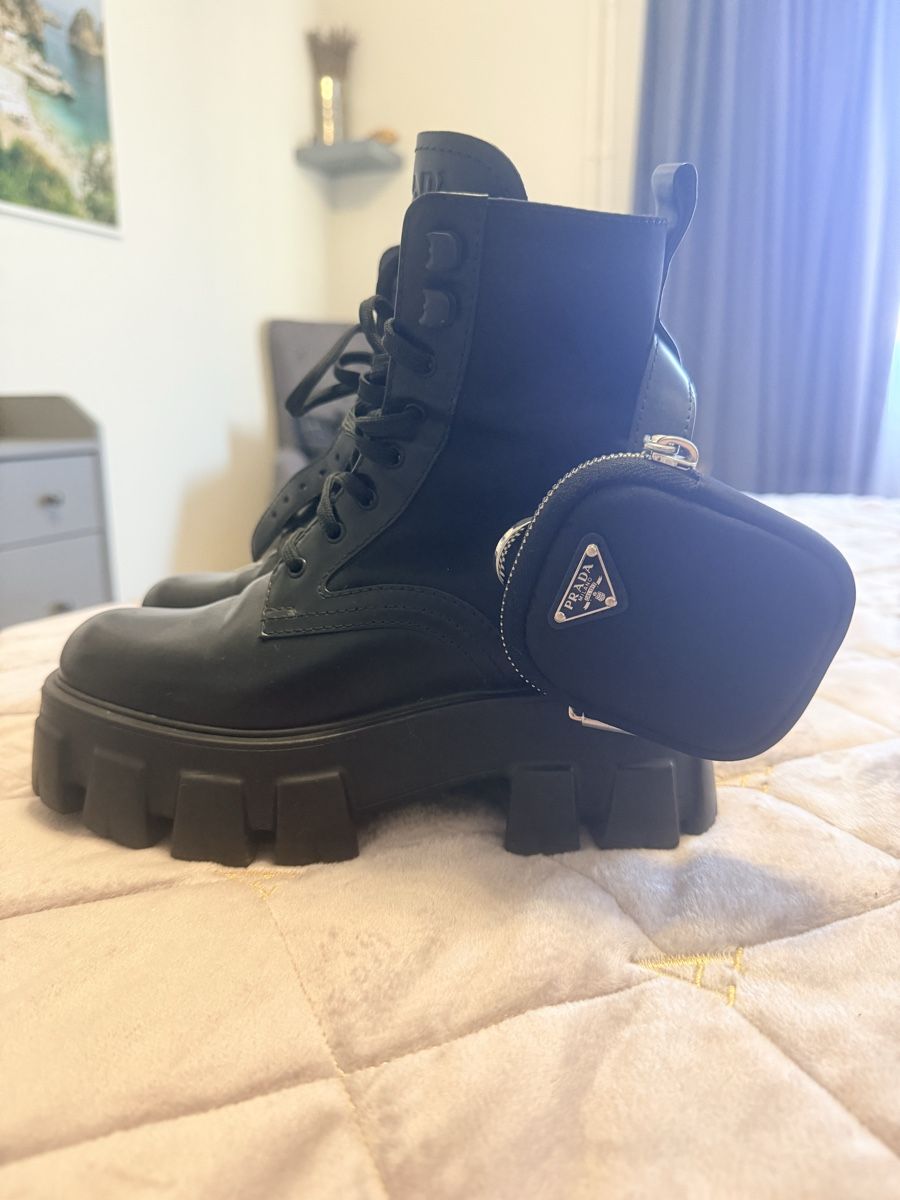 Prada Scarpe da donna: Prada Monolith leather boots – Nuovo (secondo la descrizione) da Genève venduto da iri_f78b 2
