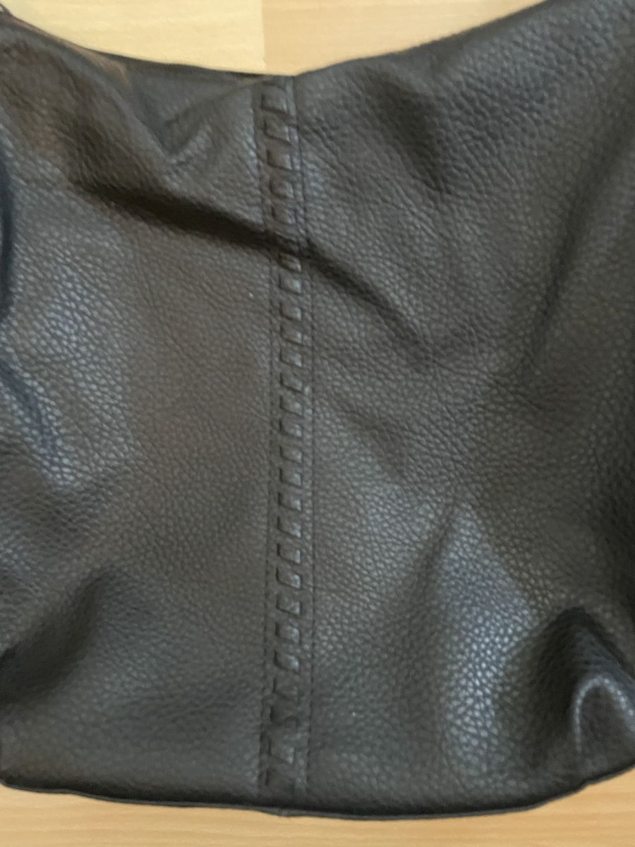 Borse da donna: Schwarze Schultertasche mit Flechtdetails und Fransen – Usato da Gerzensee venduto da younatp 3